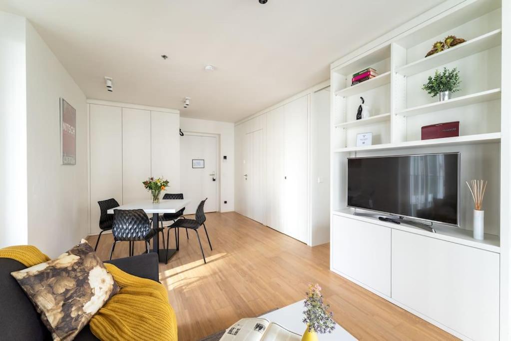 Smart Studio With Terrace By Hm Vienna Luaran gambar